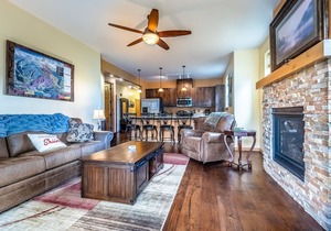 Luxury condo in the heart of Town of WP. Access to pool, hot tub & pool table