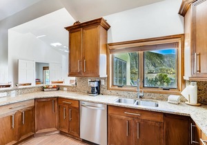 Luxury Penthouse near Riverfront Gondola A808