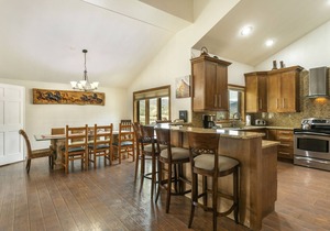 Luxury Penthouse near Riverfront Gondola A808