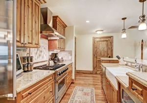Luxury ski-in/ski-out Arrabelle 1BR residence w/rooftop pool, spa, gym & more!