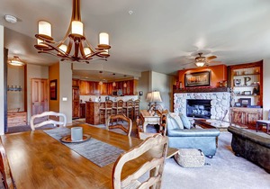 Luxury Ski-In/Out Condo w/Free WiFi, Fireplace, W/D, Shared Pool, Hot Tub, Grill