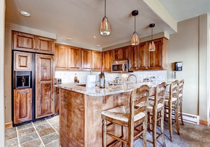 Luxury Ski-In/Out Condo w/Free WiFi, Fireplace, W/D, Shared Pool, Hot Tub, Grill
