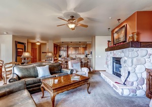 Luxury Ski-In/Out Condo w/Free WiFi, Fireplace, W/D, Shared Pool, Hot Tub, Grill