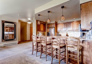 Luxury Ski-In/Out Condo w/Free WiFi, Fireplace, W/D, Shared Pool, Hot Tub, Grill