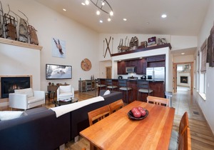 Luxury Townhome - Views - Ski in/Out - End Unit - Fire Pit