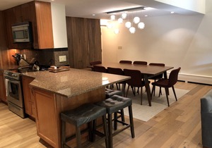Magnificent Pent House 4bd 4ba pool and Hot tub In vail Village. Lic#008001
