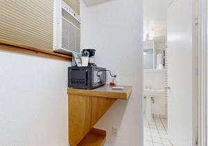 Main St. gem - pool & hot tub - walk to lifts, dog-friendly, ground-floor