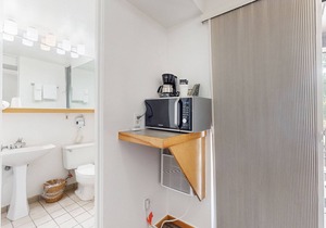Main St. room - pool & hot tub - walk to lifts, dog-friendly, balcony