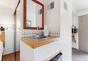 Main St. room - pool & hot tub - walk to lifts, dog-friendly, balcony