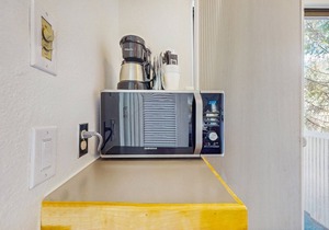 Main St room - pool & hot tub - walk to lifts, dog-friendly, 3rd floor balcony