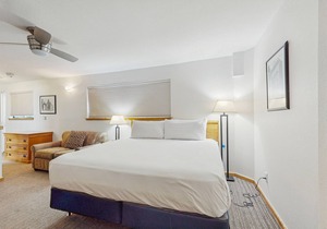 Main St room - pool & hot tub - walk to lifts, dog-friendly, 3rd floor balcony