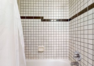 Main Street gem - pool & hot tub - walk to lifts, dog-friendly, second floor