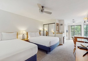 Main Street gem - pool & hot tub - walk to lifts, dog-friendly, balcony