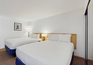 Main Street studio - pool & hot tub - walk to lifts, dog-friendly, third floor