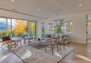 MARFIL 4-Story Away-From-It-All Mountain Top Oasis