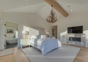 MARFIL 4-Story Away-From-It-All Mountain Top Oasis