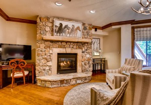 McCoy Peak Lodge Studio 201