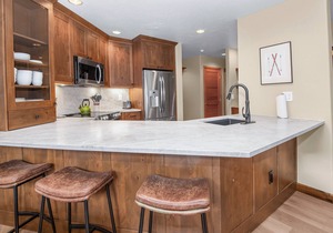 Modern Avon Condo on river near Free Shuttle to Beaver Creek Skiing, Dining!