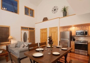 Modern condo w/ cozy fireplace, hot tub and Jacuzzi! #347