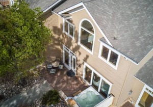Modern condo w/ cozy fireplace, hot tub and Jacuzzi! #347