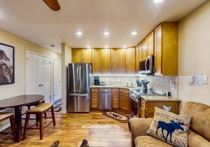 Modern Hi Country Haus Getaway 10-15