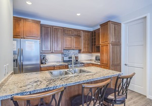 MOST AMAZING VIEWS from this condo. Only minutes from slopes. Shared hot tub
