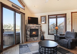 Mount Chiquita 10A - 2 Br Condo with Private Hot Tub - Lake/Mmountain Views!