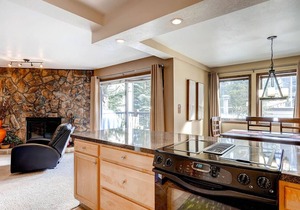 Mountain living in Breckenridge Park Place 101C: spacious 2-bedroom condo with views for 8 guests.!