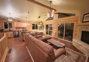 Mountain Sunrise Cabin with breathe taking views.