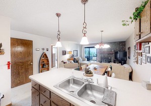 Mountain View Condo w/3 Balconies, Gas Fireplace, Shared Hot Tub & Ski Shuttle