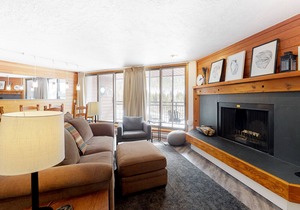 Mountain-view condo with fireplace, pool & hot tub access - close to sledding