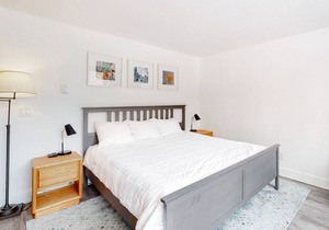 Mountain-view condo with fireplace, pool & hot tub access - close to sledding