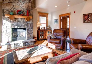 Mt. Victoria Lodge Penthouse Condo: Downtown, Hot Tub