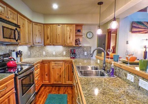 ⭐️ New Listings ⭐️ Updated LOFT + Gas Fireplace