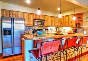 ⭐️ New Listings ⭐️ Updated LOFT + Gas Fireplace
