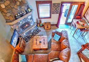 ⭐️ New Listings ⭐️ Updated LOFT + Gas Fireplace