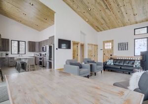 New Modern Mountain Cabin with Spectacular Views