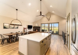 *NEW w/VIEWS* | Modern Mtn. Townhome minutes from RMNP, WP, & Granby Ranch!