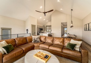 *NEW w/VIEWS* | Modern Mtn. Townhome minutes from RMNP, WP, & Granby Ranch!