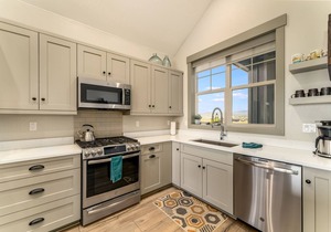 *NEW w/VIEWS* | Modern Mtn. Townhome minutes from RMNP, WP, & Granby Ranch!