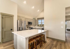 *NEW w/VIEWS* | Modern Mtn. Townhome minutes from RMNP, WP, & Granby Ranch!