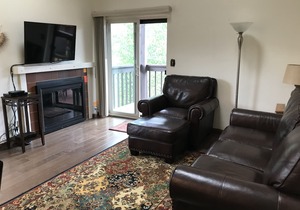 NEWLY REMODELED KITCHEN AND BATHROOMS! Great mountain views. End unit.