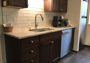 NEWLY REMODELED KITCHEN AND BATHROOMS! Great mountain views. End unit.