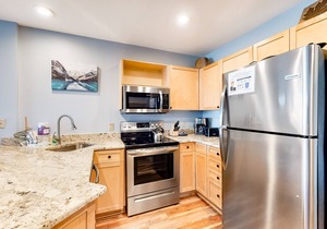 Newly-Remodeled, Ski-In/Ski-Out Condo w/Shared Pool/Hot Tub/WiFi/Washer/Dryer