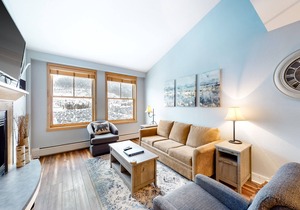 Newly-Remodeled, Ski-In/Ski-Out Condo w/Shared Pool/Hot Tub/WiFi/Washer/Dryer