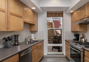 Old Town North Jewel! Near Breweries and River!