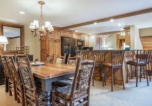 On Call Shuttle - Outdoor Pool, Hot Tub - Steps From Hiking