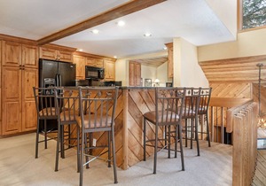 On Call Shuttle - Outdoor Pool, Hot Tub - Steps From Hiking