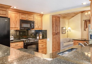 On Call Shuttle - Outdoor Pool, Hot Tub - Steps From Hiking
