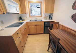 One bedroom cabin with personal hot tub, close to downtown Estes Park